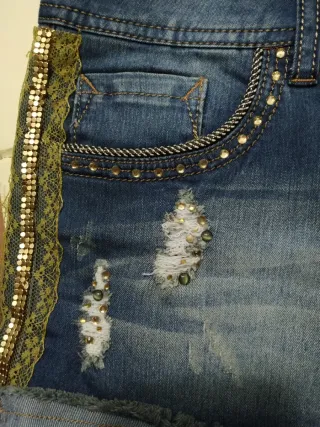 Shorts vaqueros mujer con detalles dorados