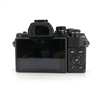 Cámara Olympus E-M10 II kit + 2 Objetivos 2a mano