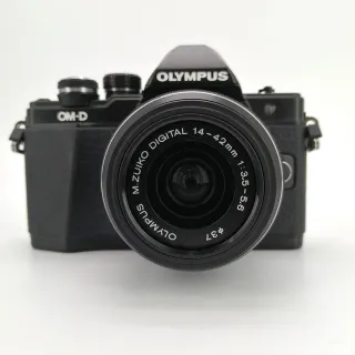 Cámara Olympus E-M10 II kit + 2 Objetivos 2a mano