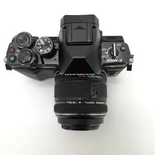 Cámara Olympus E-M10 II kit + 2 Objetivos 2a mano