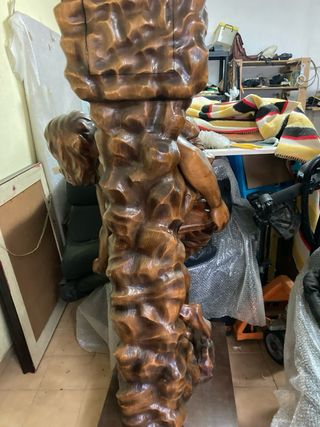 Reloj de Madera Tallada Figura Humana