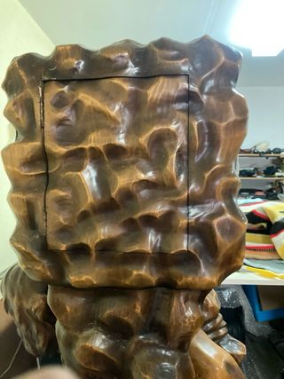 Reloj de Madera Tallada Figura Humana