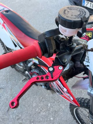 Tapa personalizada, manetas y patilla de arranque