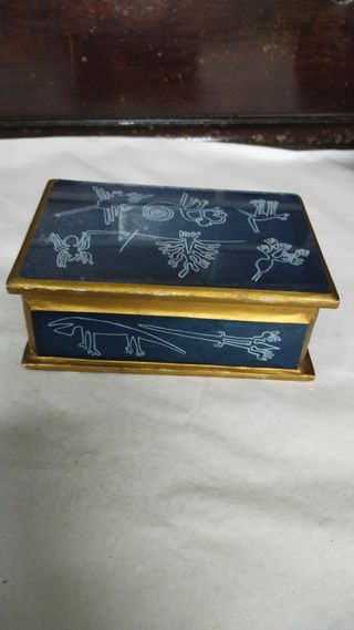 Caja de madera decorada Nazca