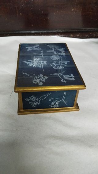 Caja de madera decorada Nazca