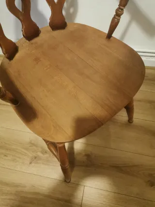 Sillón antiguo de madera tallada