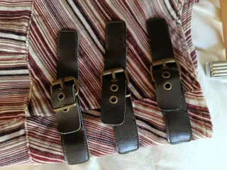 Minifalda de pana con hebillas