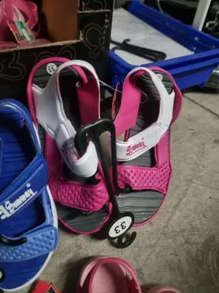 Sandalias con velcro  diferentes tallas 20 unidade