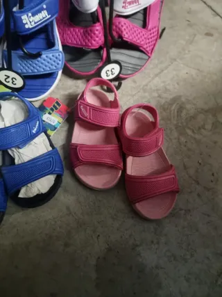 Sandalias con velcro  diferentes tallas 20 unidade