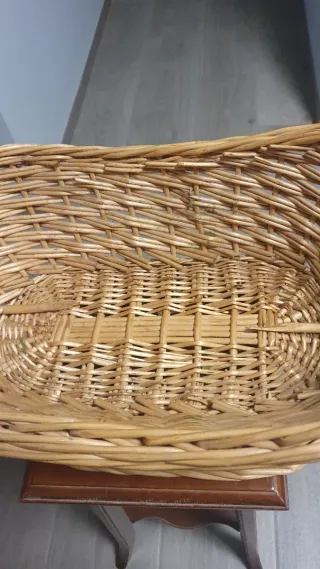 Cesta de mimbre con asa