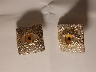 Orecchini quadrati dorati con perle