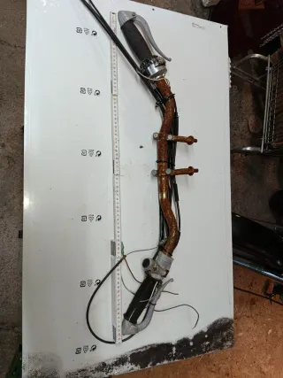 Manillar moto clásica con acelerador