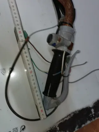 Manillar moto clásica con acelerador