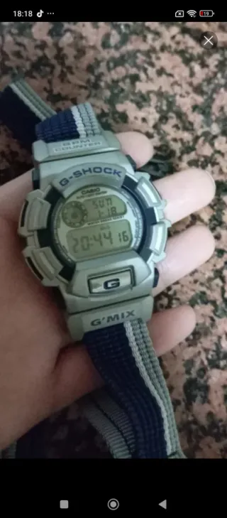 Reloj Casio G-Shock Plata y Azul