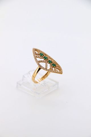 Anillo dorado con circonitas verdes