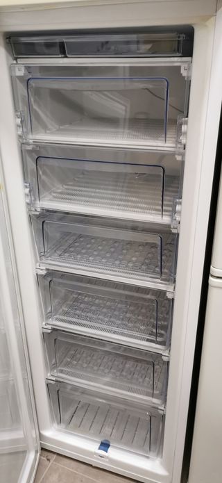 Congelador Vertical ECRON Blanco