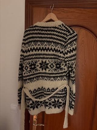 Chaqueta punto Massimo Dutti geométrica.