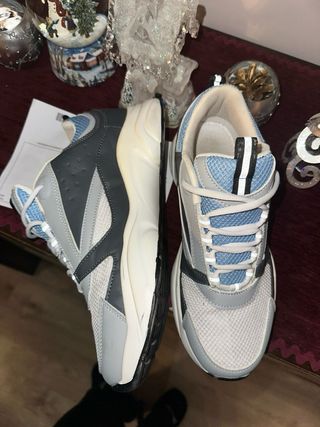 Zapatillas B22 Talla 44 Blancas y Azules