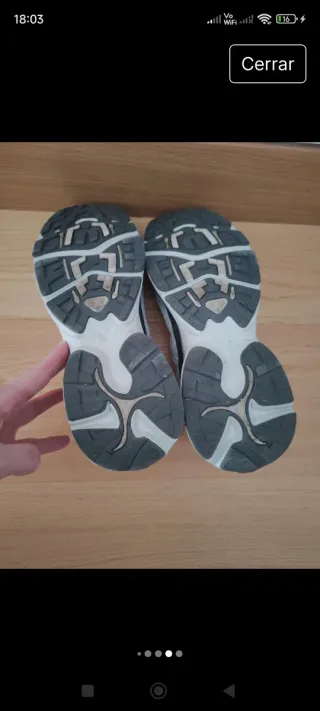 Zapatillas Scalpers grises y blancas