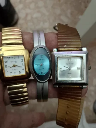 In vendita lotto di 3 orologi da donna al quarzo