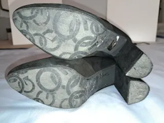 Botas altas negras ante