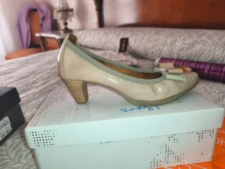 Zapato tacón beige