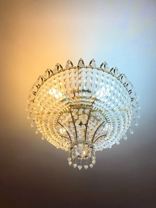 Lámpara de techo cristal y metal dorada