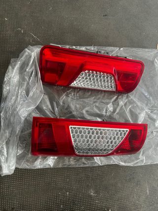 Pilotos Traseros Ford Connect Izq/Der