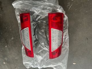 Pilotos Traseros Ford Connect Izq/Der