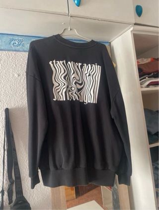 Sudadera Zara Negra con Diseño