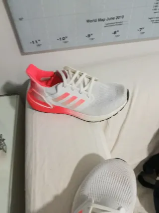 Zapatillas deportivas Adidas blancas y rosas