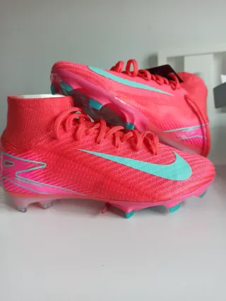 Botas de fútbol Nike Mercurial Rojas.
