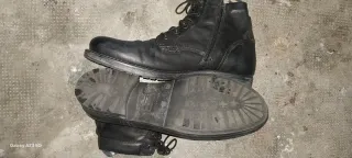 Botas de cuero negras con cordones y cierre
