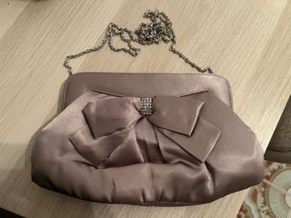 Conjunto Zapatos y Bolso de raso color visón.