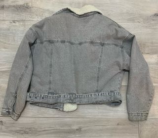 Cazadora vaquera Pull&Bear con borreguillo