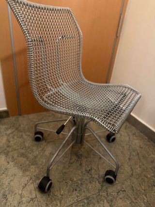 Sedia girevole in acciaio con altezza regolabile