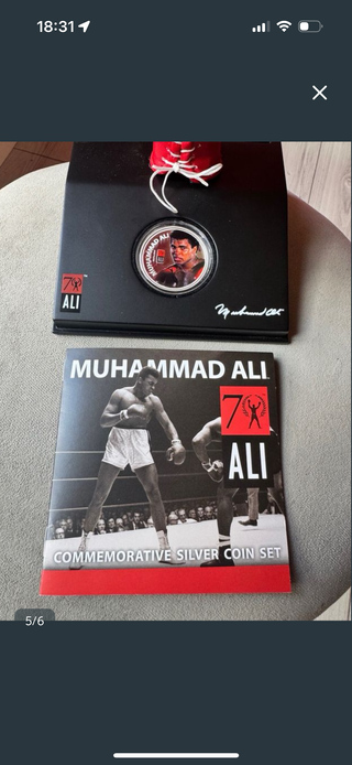 Guante y moneda Muhammad Ali