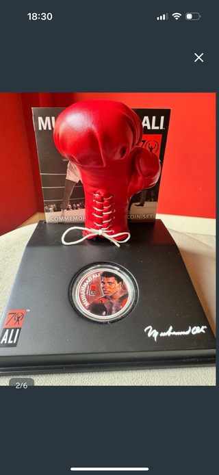 Guante y moneda Muhammad Ali