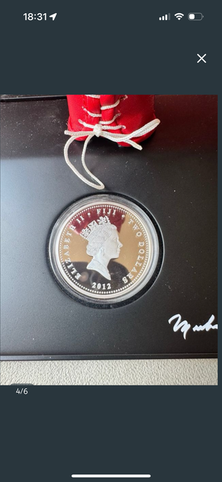 Guante y moneda Muhammad Ali