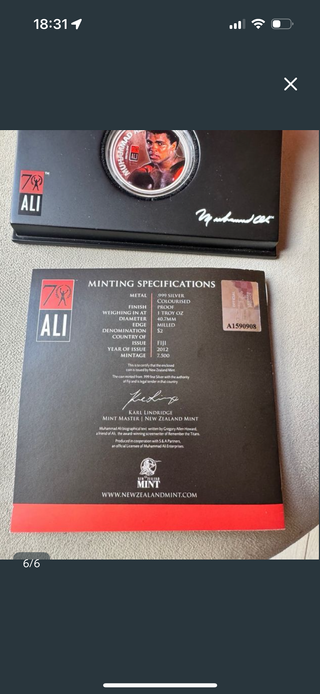 Guante y moneda Muhammad Ali