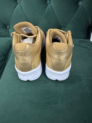 Zapatillas Jordan Doradas Talla 42