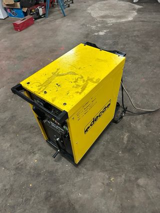 Soldadora DECA DecaTIG 200 AC/DC Trifásica