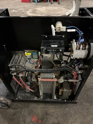 Soldadora DECA DecaTIG 200 AC/DC Trifásica