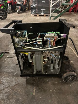 Soldadora DECA DecaTIG 200 AC/DC Trifásica