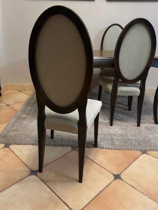 Mesa de comedor y 4 sillas tapizadas