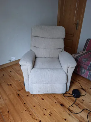 Sofá relax motorizado beige A RECOGER EN SANTANDE