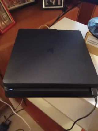 Consola PS4 Slim + Monitor Acer 27