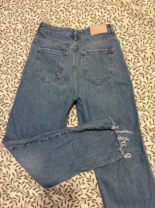 Pantalón vaquero Zara desgastado