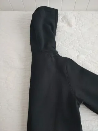 Sudadera Negra con Capucha