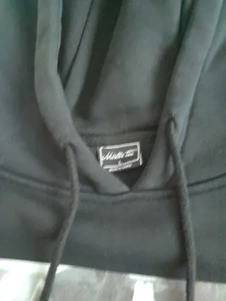 Sudadera Negra con Capucha